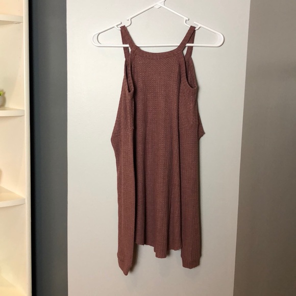 Peek-a-boo shoulder high low top - Picture 4 of 4